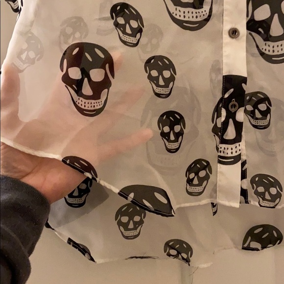 ( 77 Likes!! ) Skull 💀 button down w/a spiked neckline-goth/edgy - Picture 4 of 6